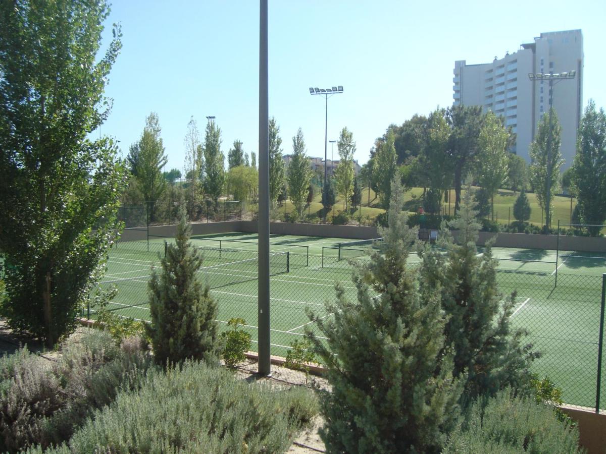 Tennis court: Troia Residence by The Editory - Apartamentos Ácala