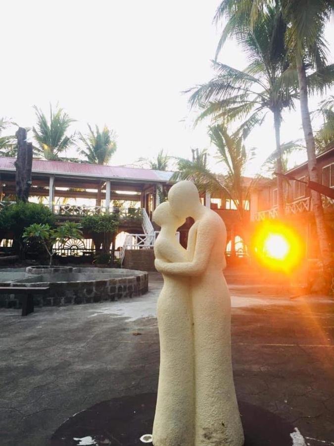 Sunbloom Beachfront Hotel and Restaurant