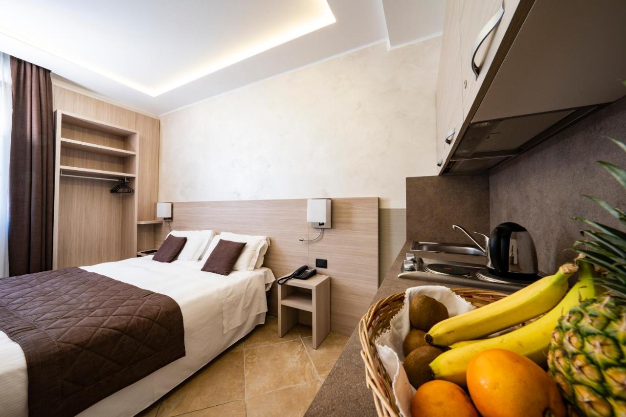 Hotel Plaza photo