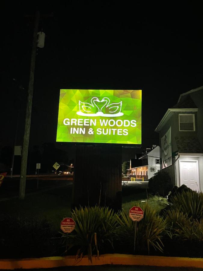 Greenwoods Inn & Suites — photo 5
