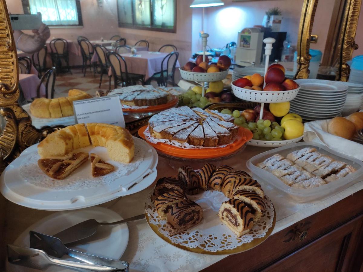 Hotel Antico Moro photo