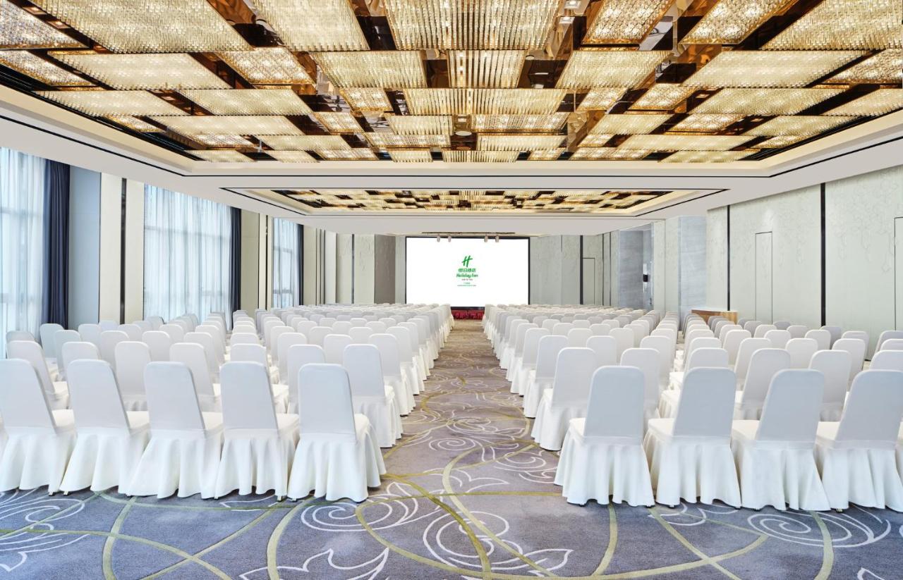 Holiday Inn Guangzhou South Lake, an IHG Hotel photo