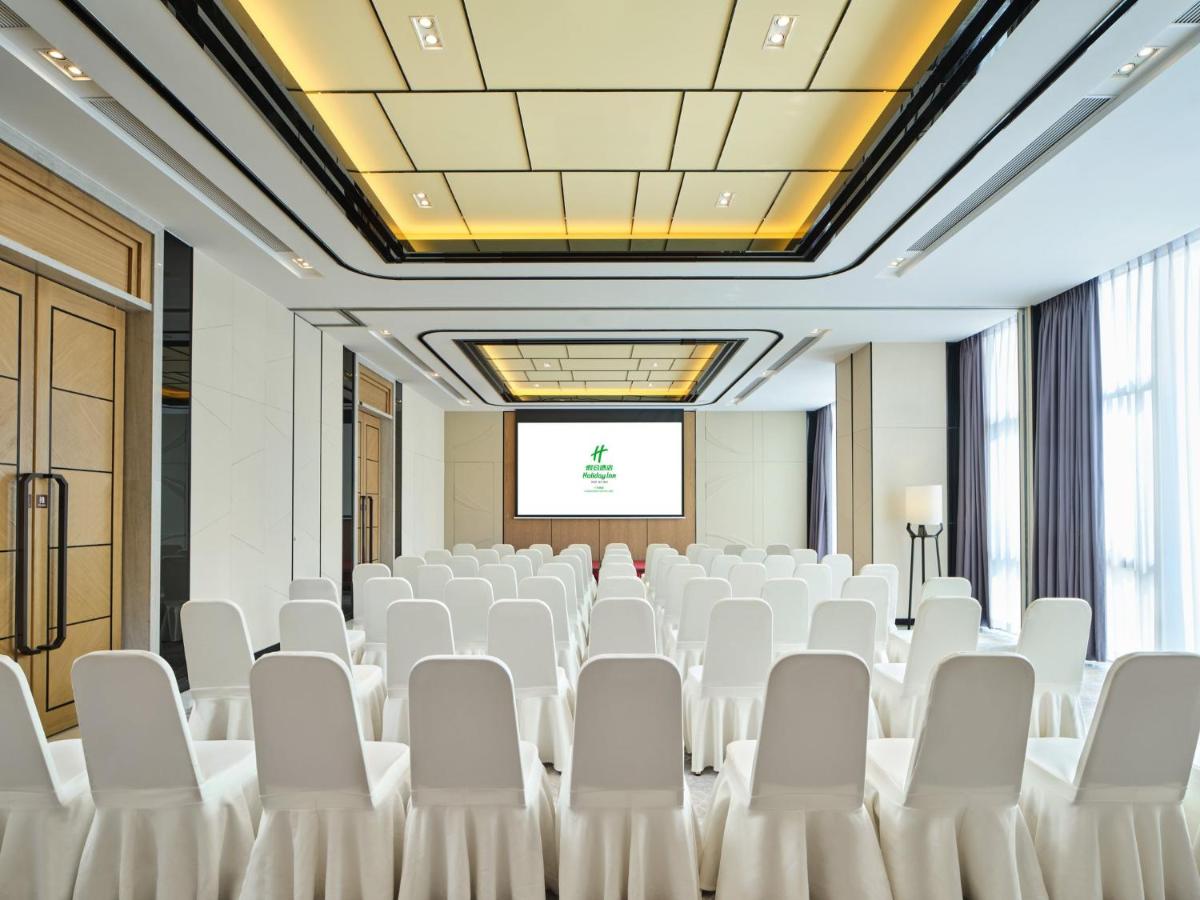 Holiday Inn Guangzhou South Lake, an IHG Hotel photo