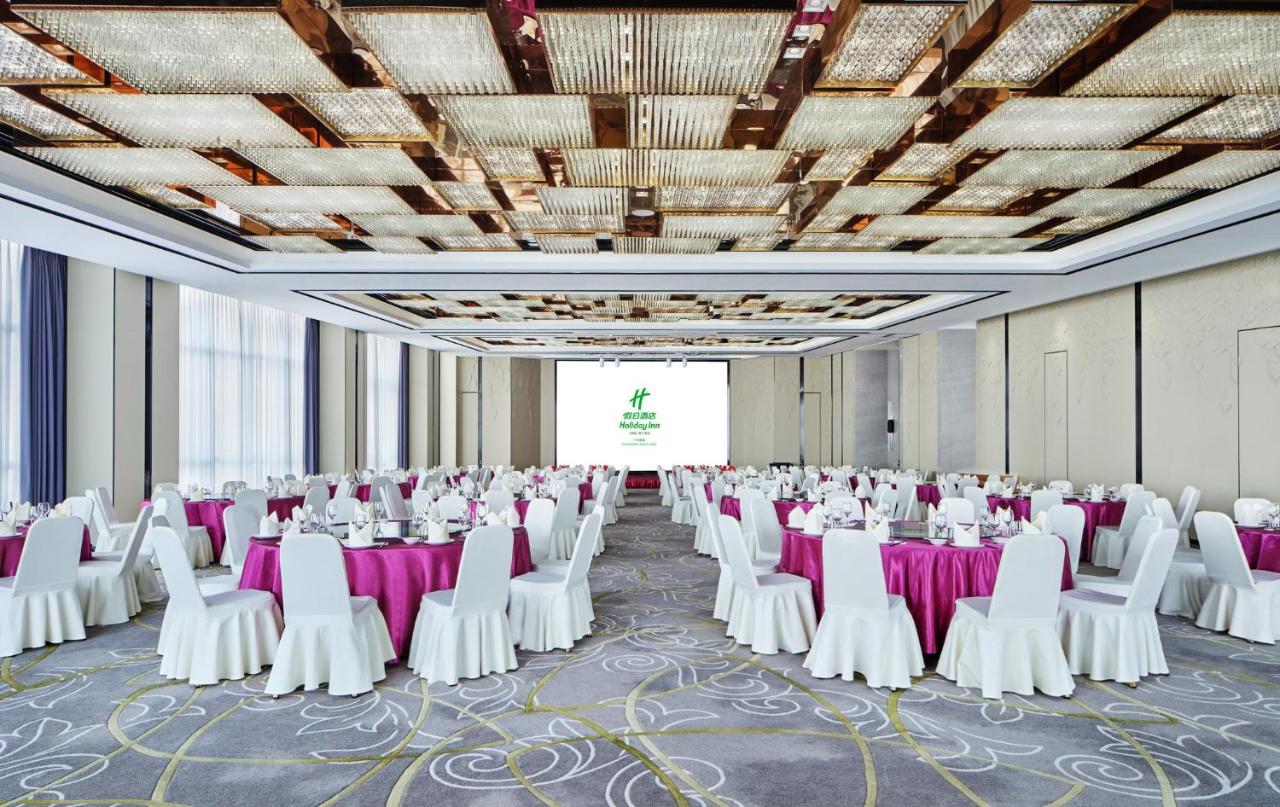 Holiday Inn Guangzhou South Lake, an IHG Hotel photo