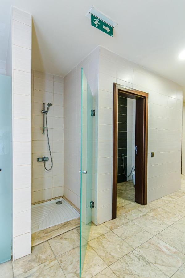 İsr Baku Hotel apartment with a pool photo