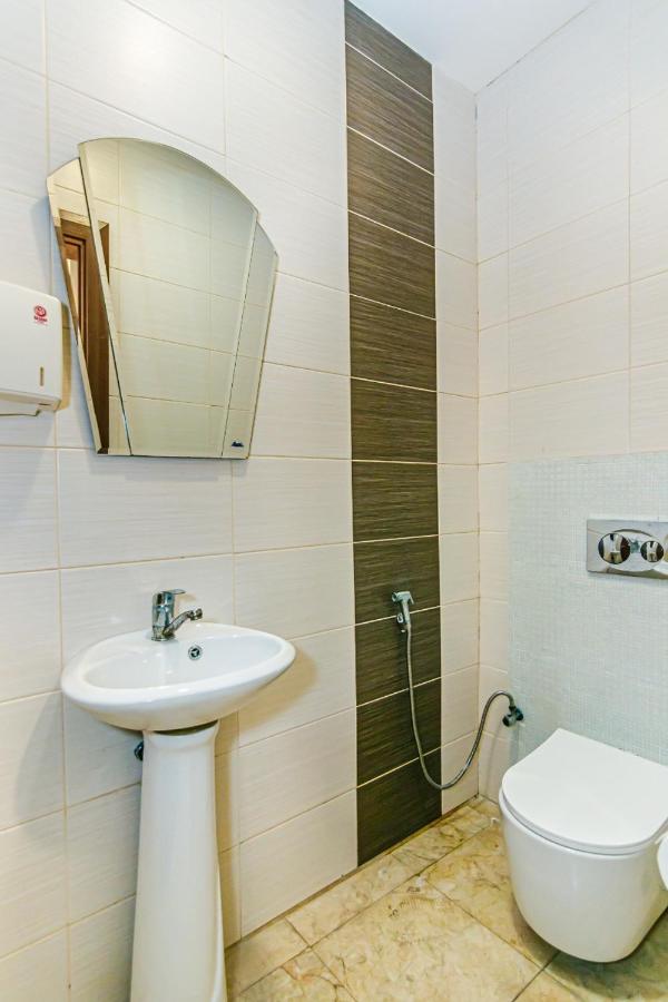 İsr Baku Hotel apartment with a pool photo