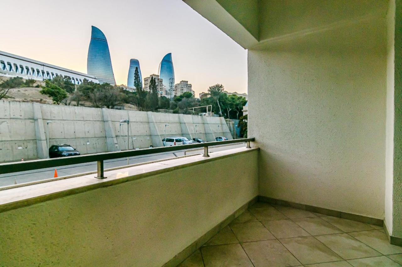 İsr Baku Hotel apartment with a pool photo