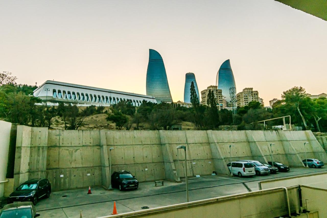 İsr Baku Hotel apartment with a pool photo