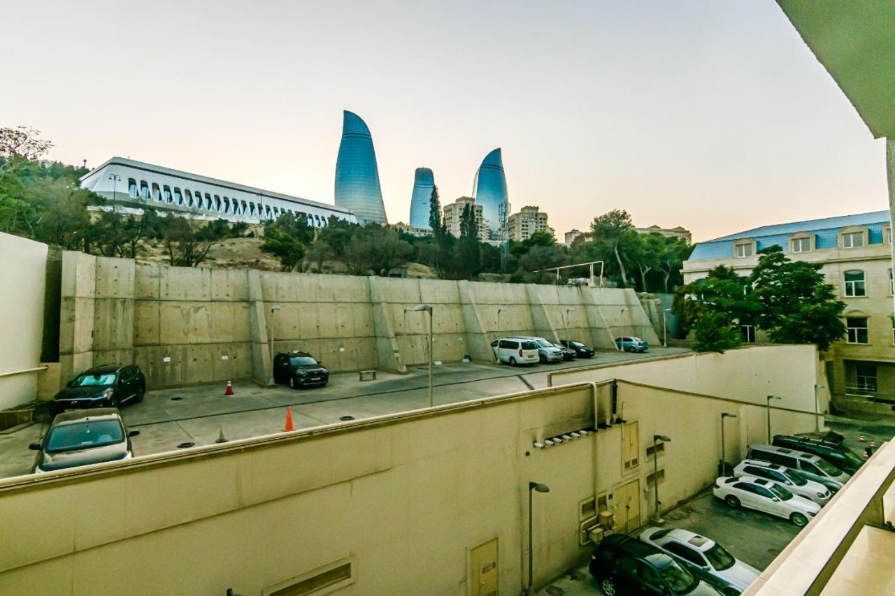 İsr Baku Hotel apartment with a pool photo
