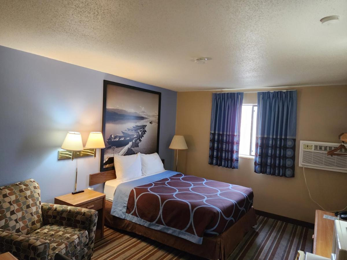 Grizzly Inn Motel — photo 23