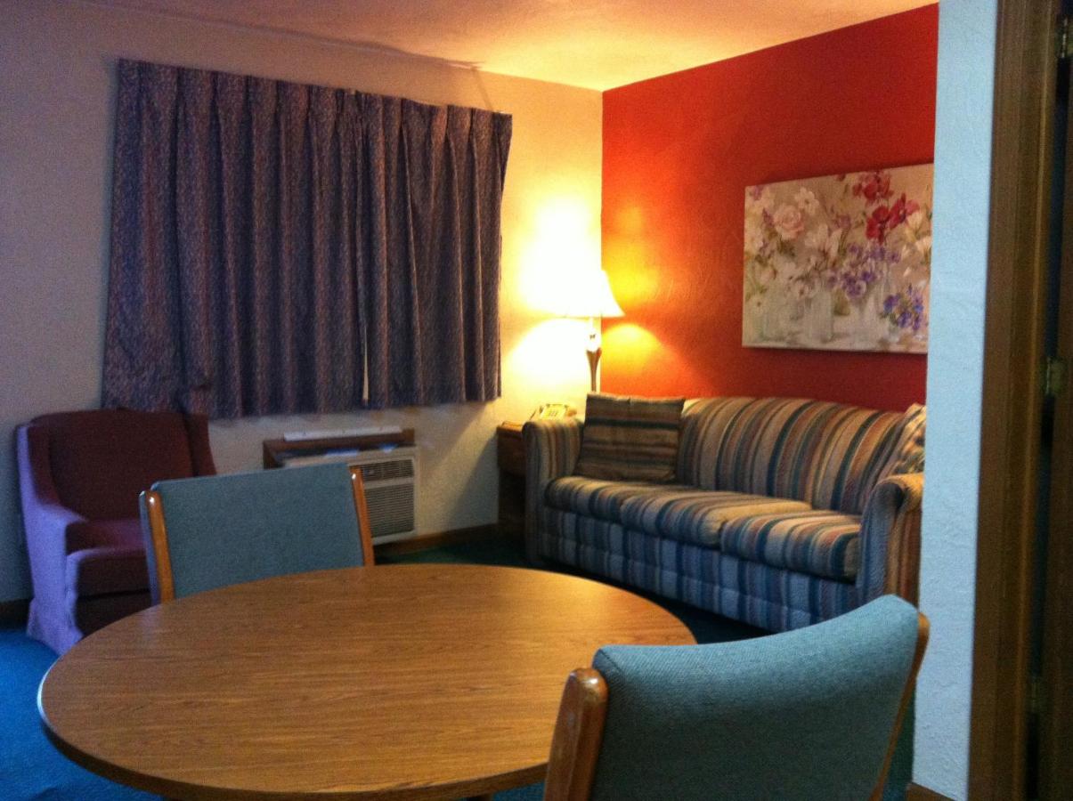 East Street Inn & Suites — photo 13