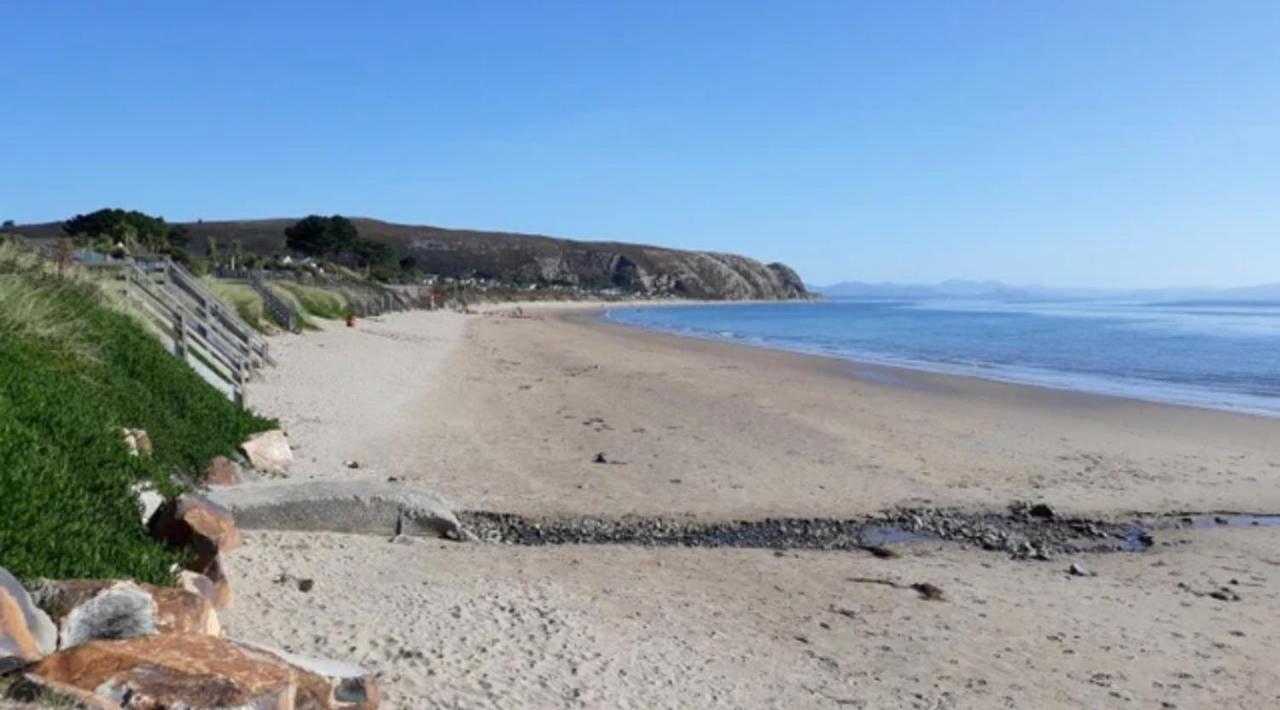 Beach: The Warren Holiday Park - Family Chalet