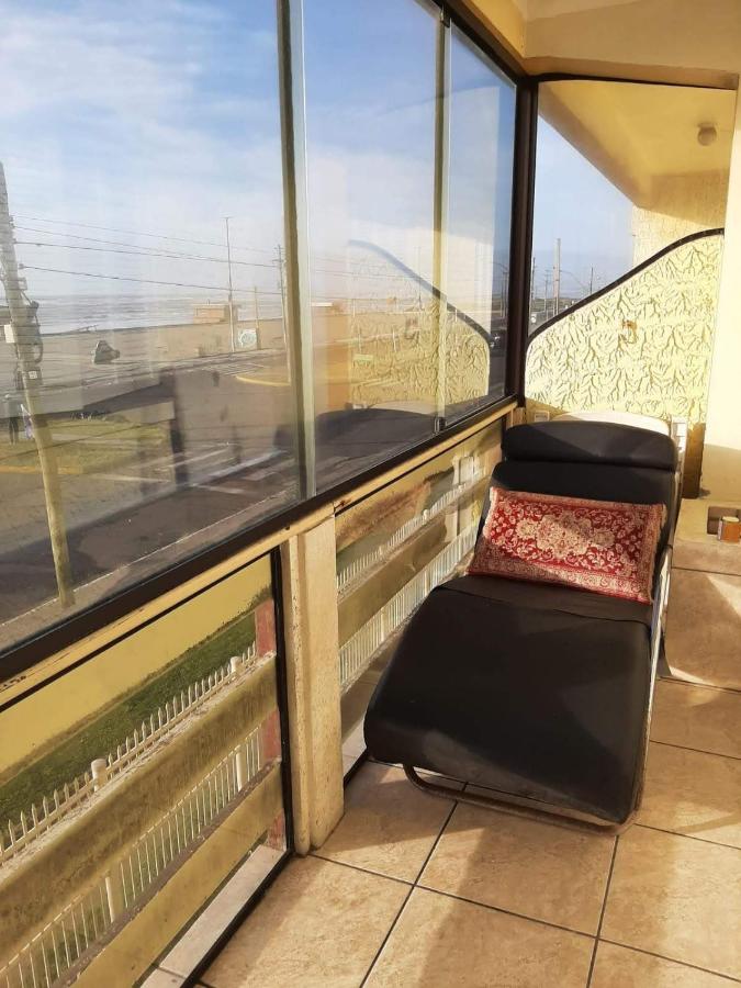 Beach: Ap 2 quartos, pé na areia, varanda, wi-fi, TV cabo