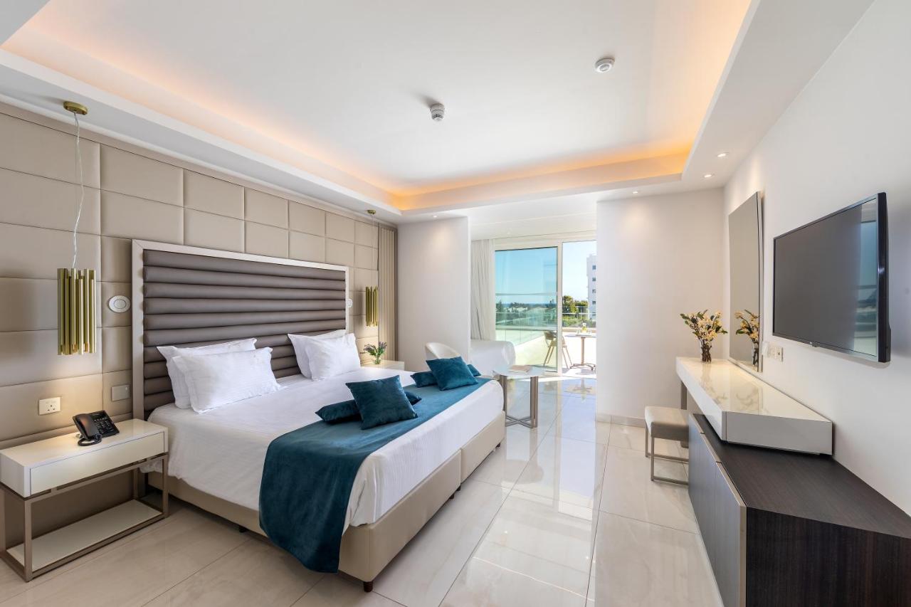 Chrysomare Beach Hotel & Resort photo