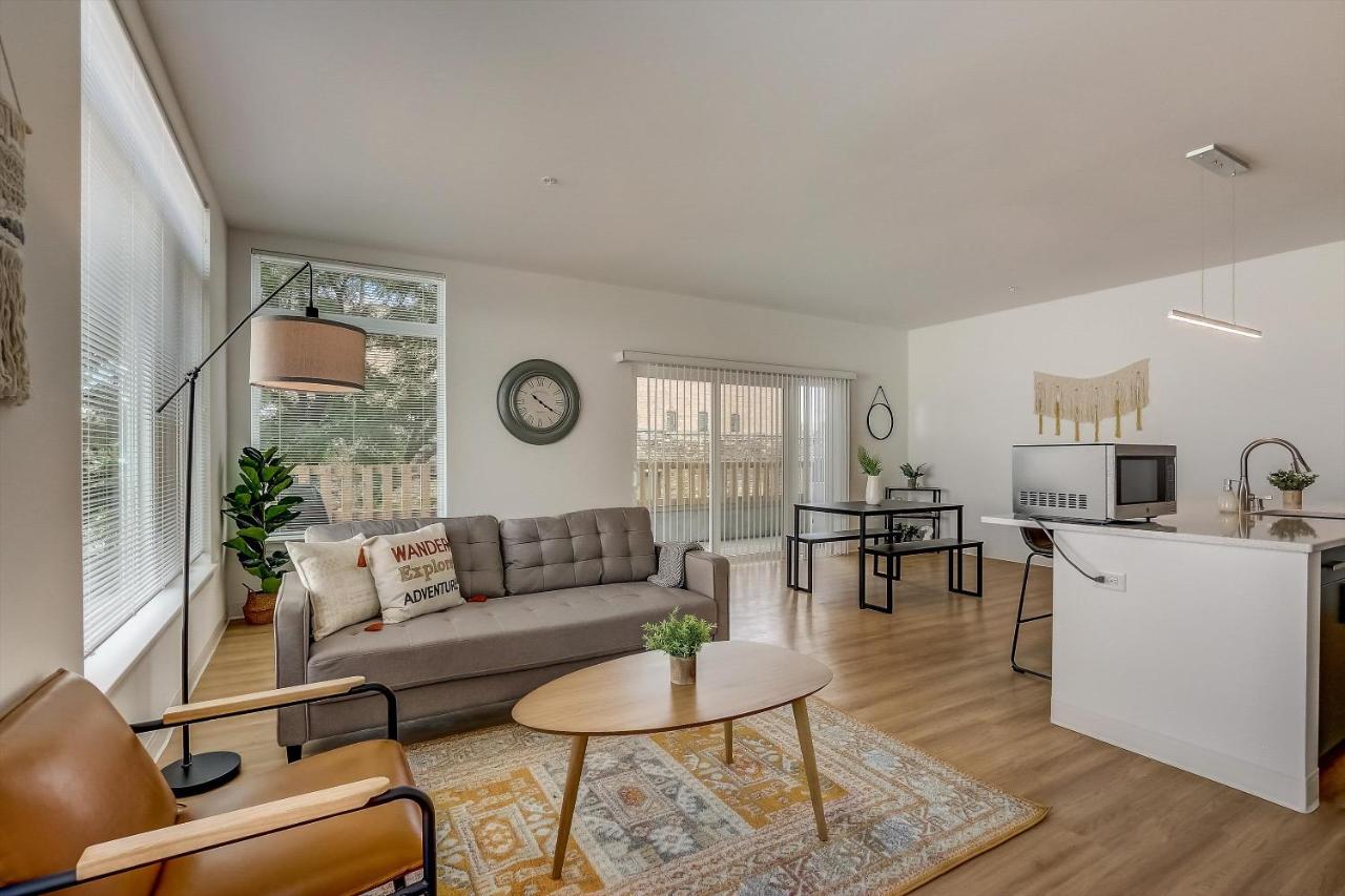 {{ hotelInfo.altText }}