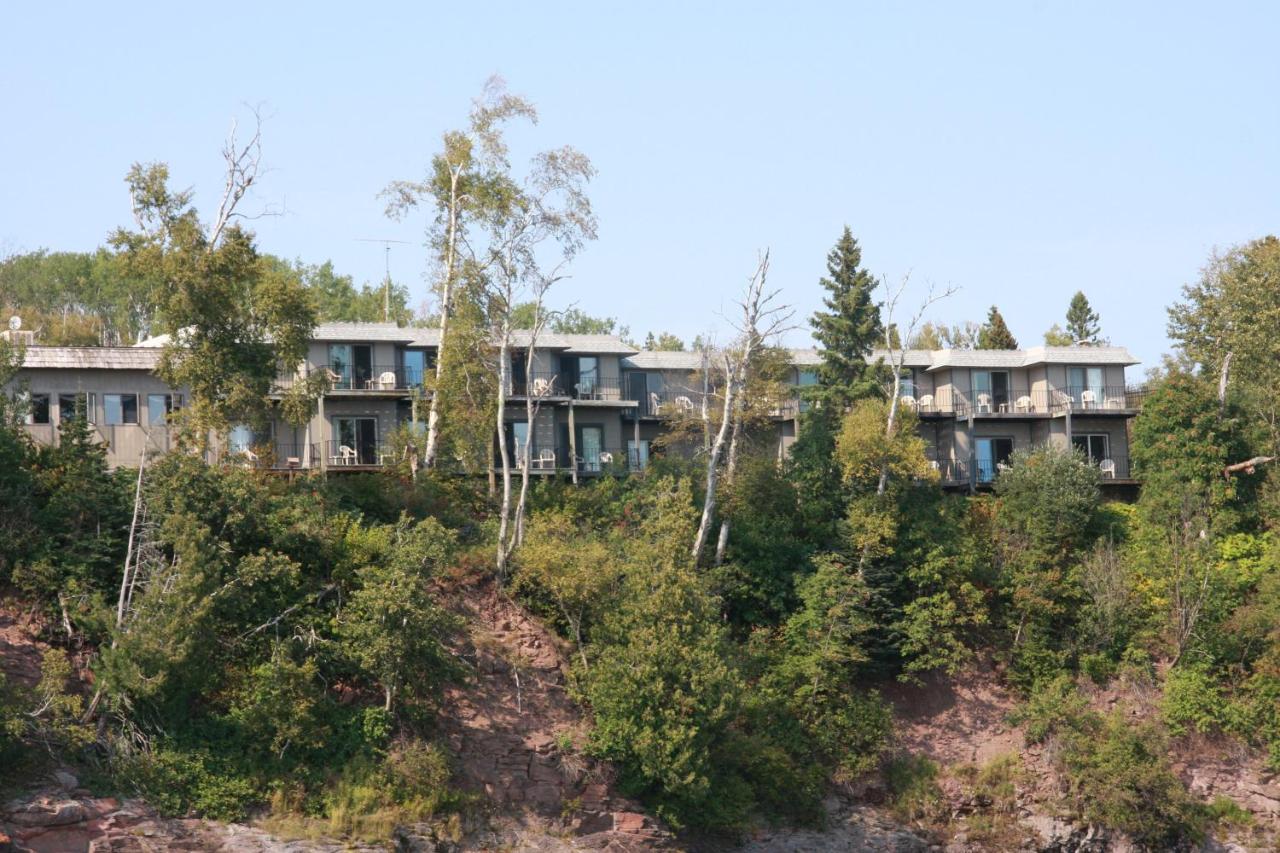 Cliff Dweller on Lake Superior — photo 4