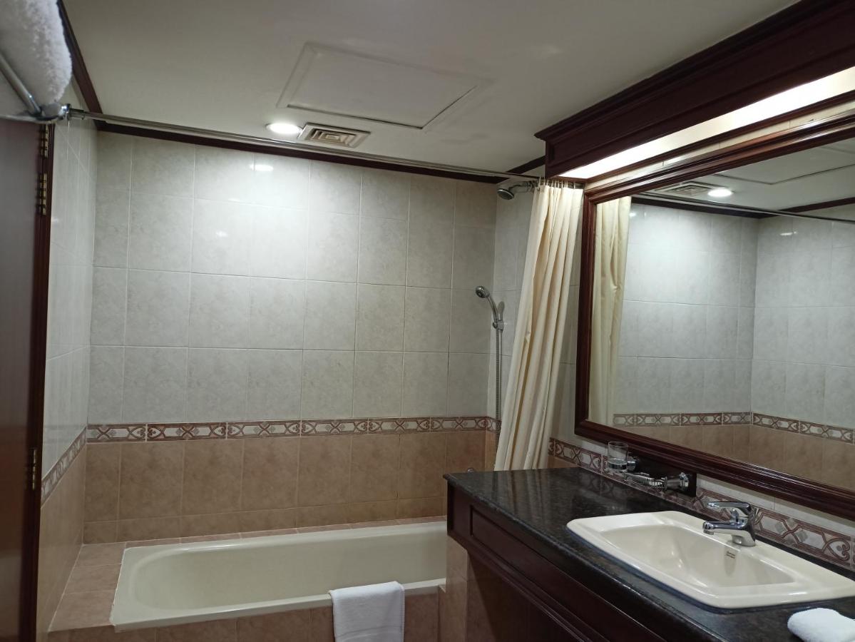 Hotel Sarina photo