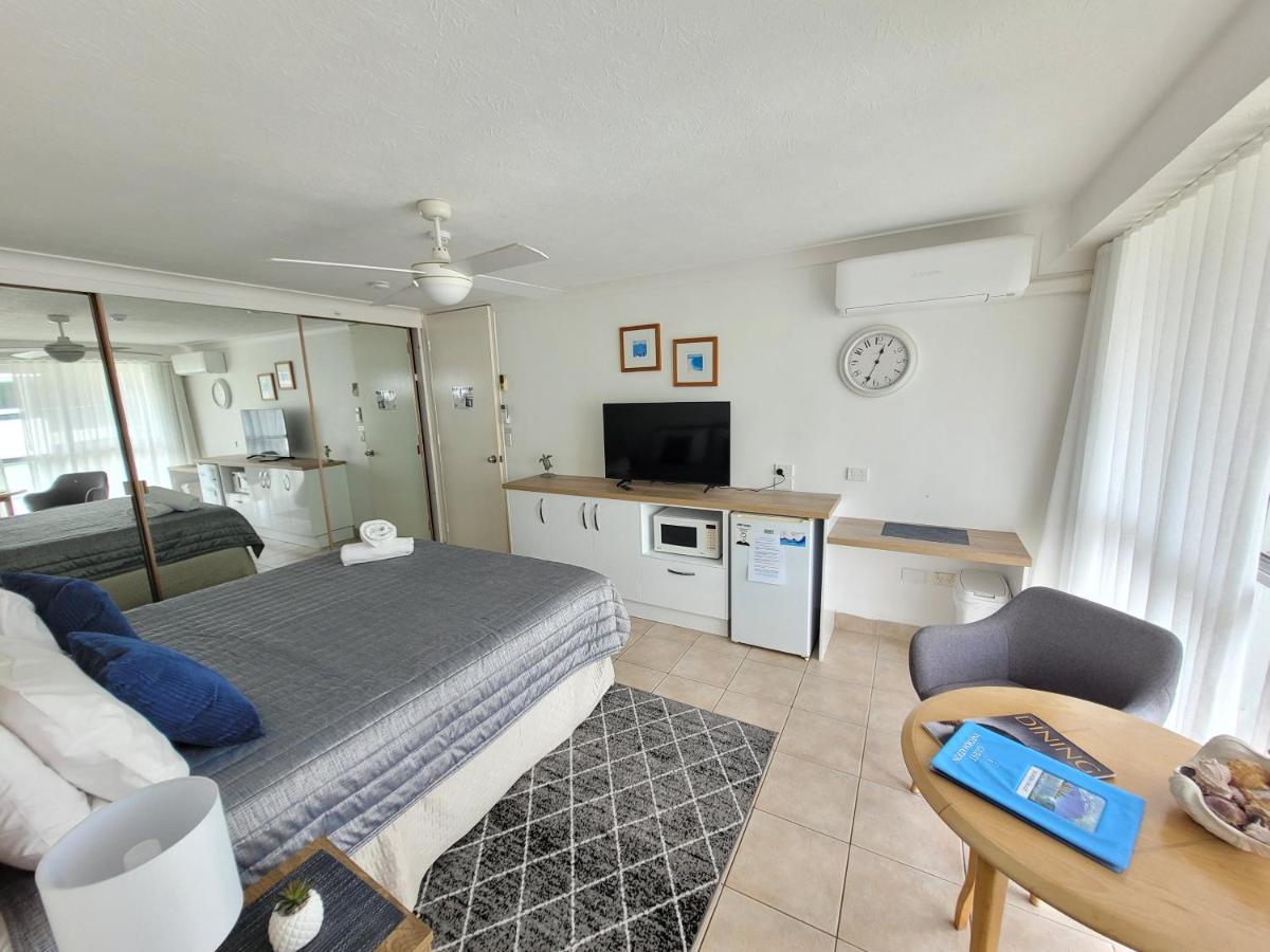 Surfers Chalet photo