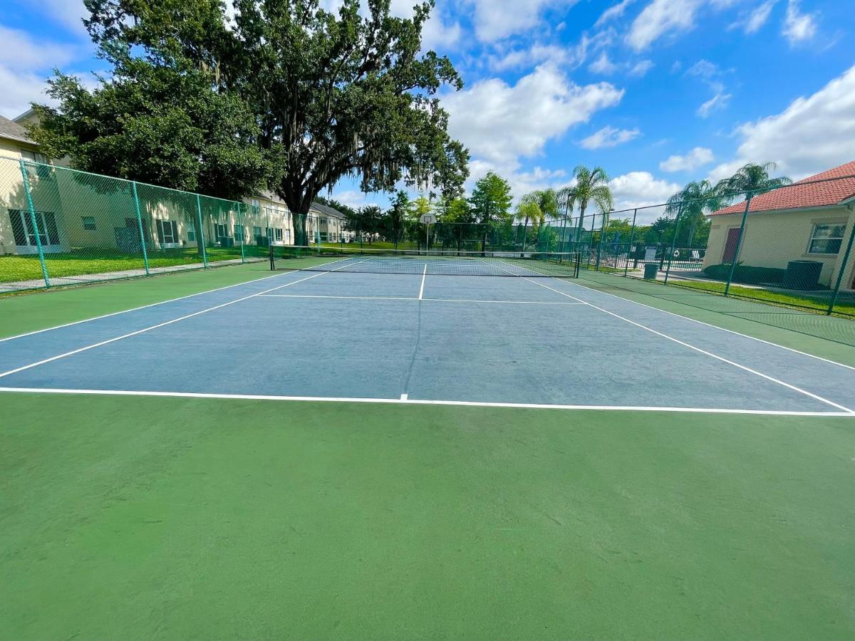 Tennis court: Entire Cozy 4 bed 3 bath Townhome near Disney!