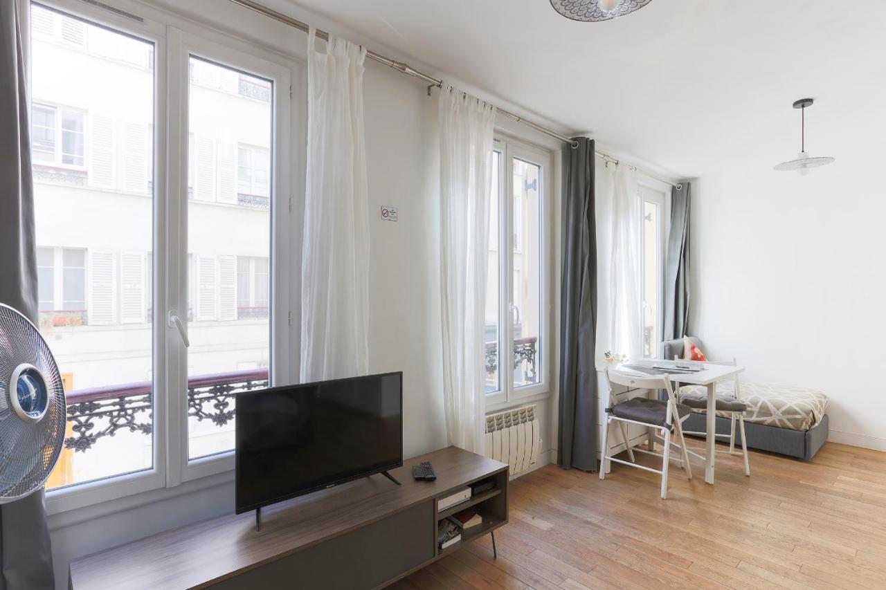 Eiffel Tower Royal Apartment - 5