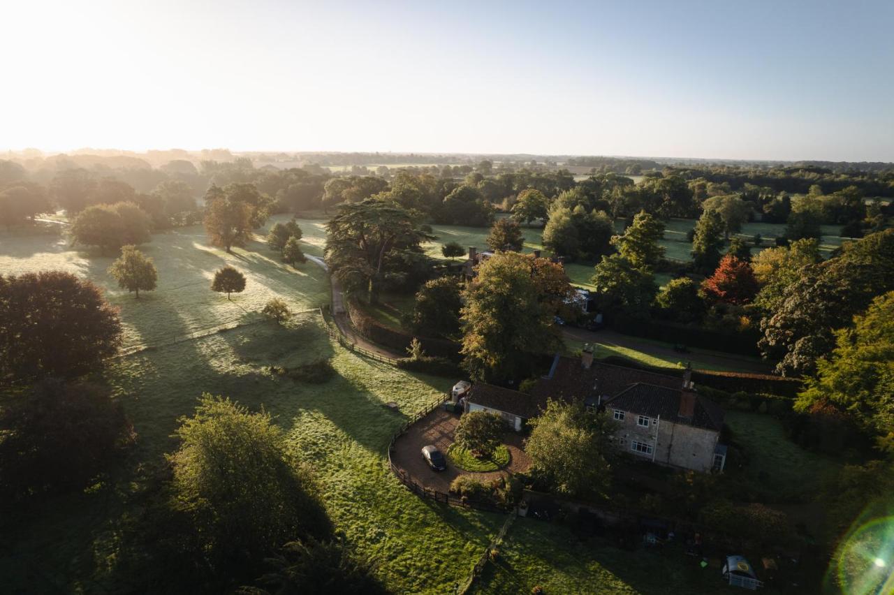 {{ hotelInfo.altText }}