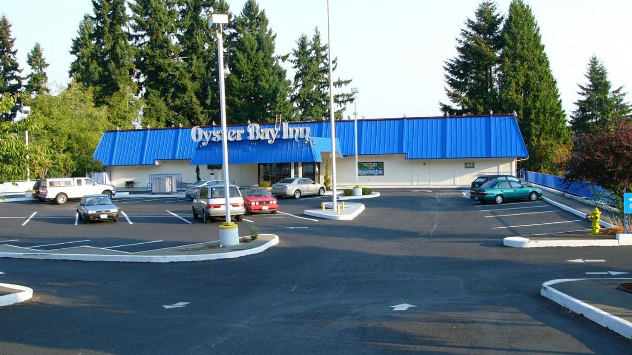 Oyster Bay Inn & Suites — photo 18