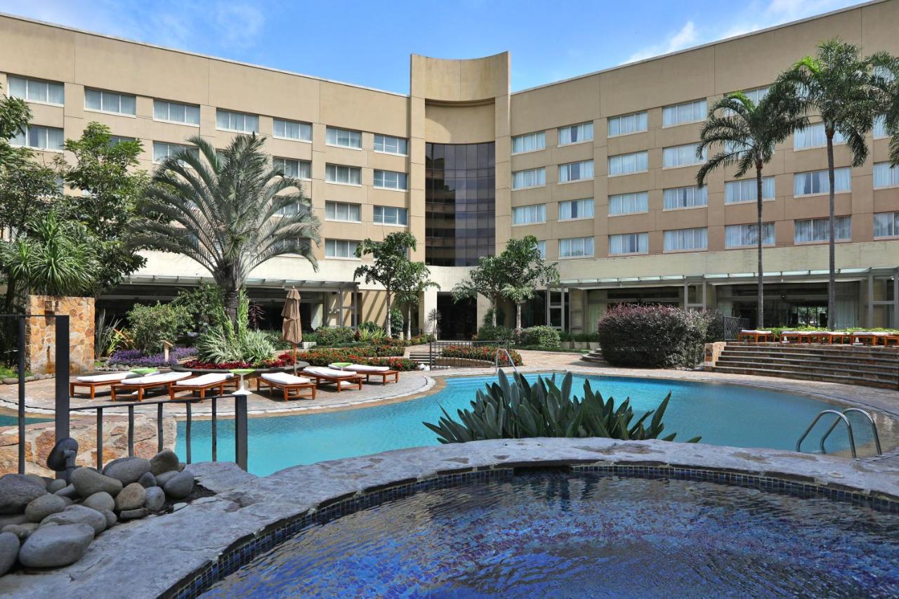 Real InterContinental at Multiplaza Mall, an IHG Hotel photo