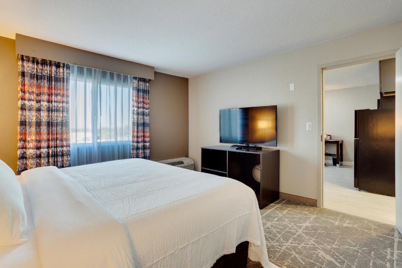 Orangewood Inn & Suites Kansas City Airport — photo 21