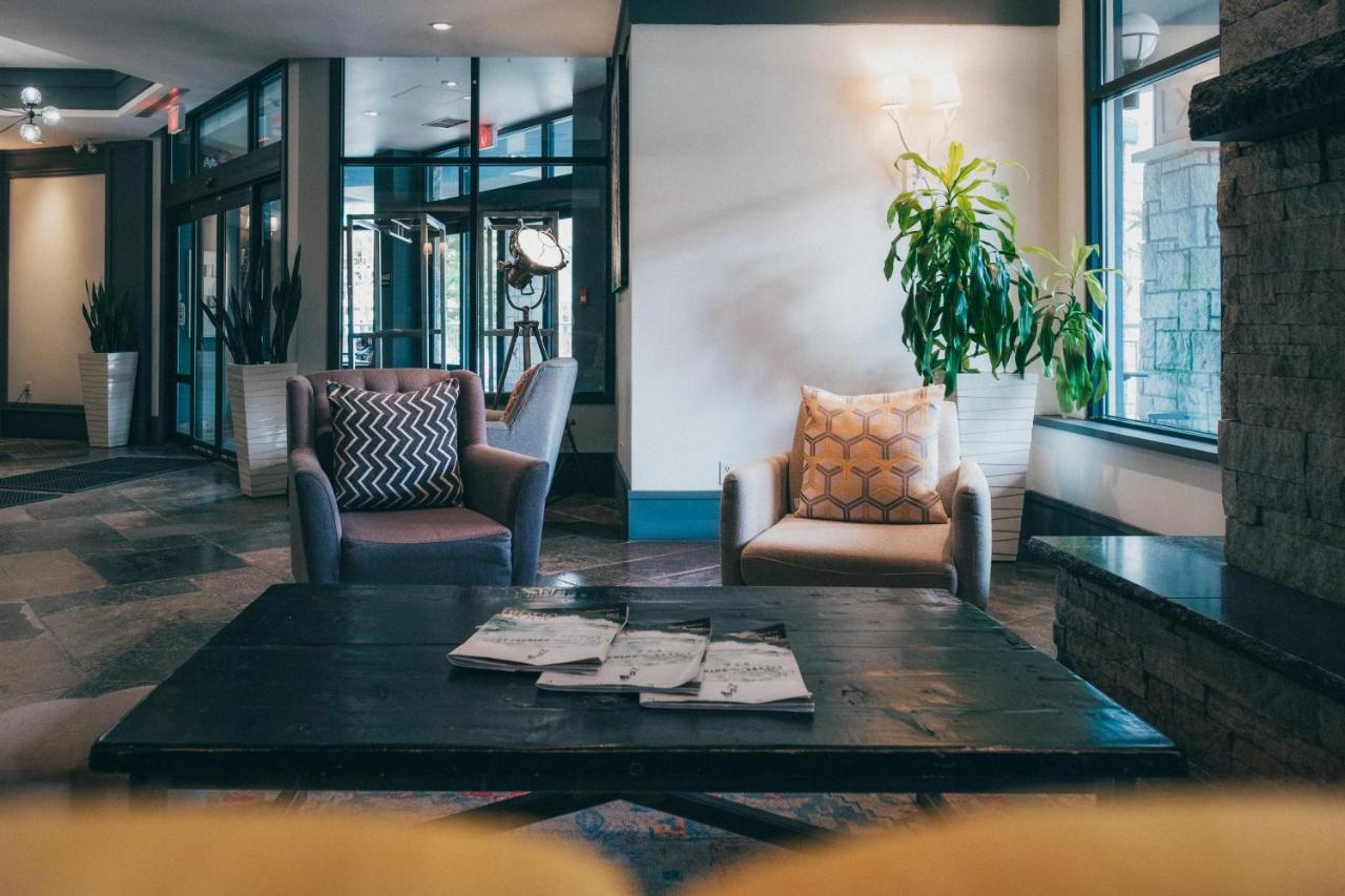 Summit Lodge Boutique Hotel Whistler photo