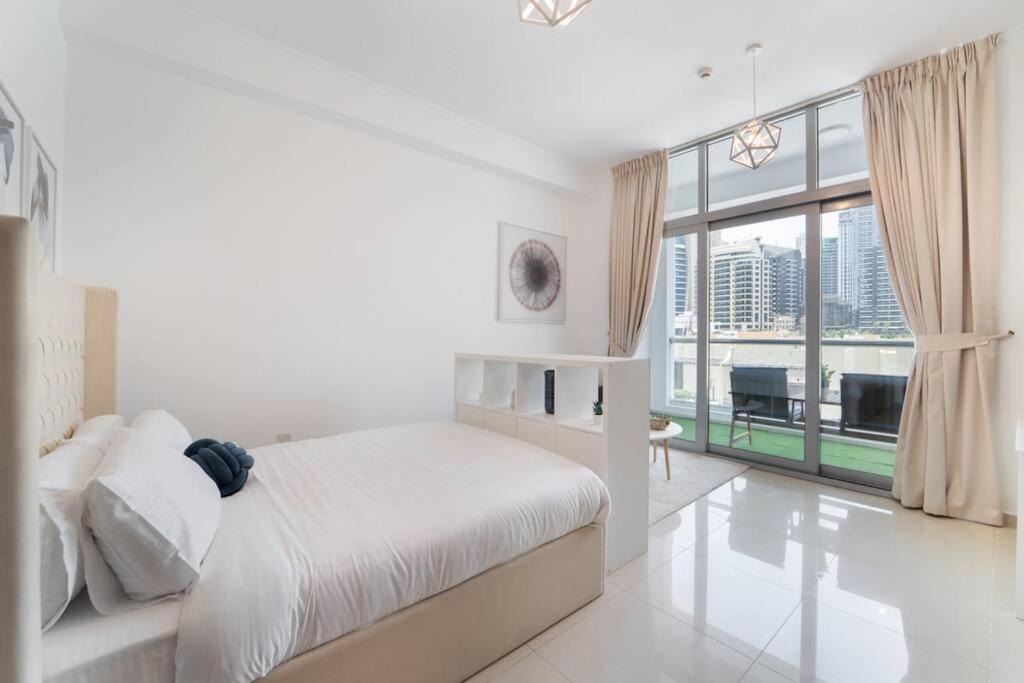 Classic Studio With Dubai Marina View - 2