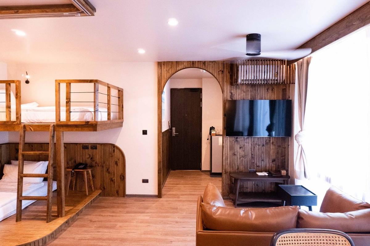 Tints of Blue Hotel - 5