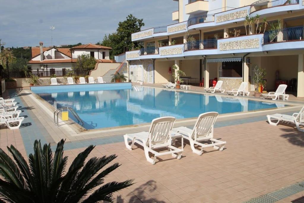 4-rooms apartments with swimming pool photo