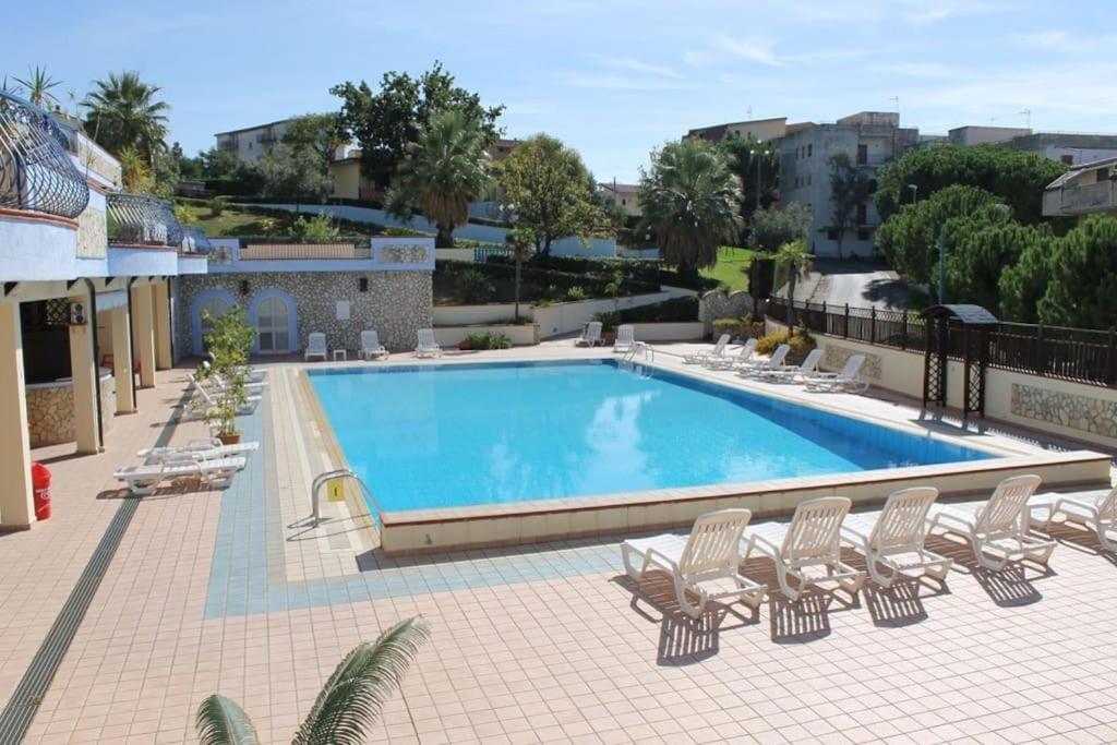 4-rooms apartments with swimming pool photo