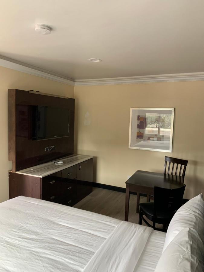 Willow Tree Inn & Suites — photo 9