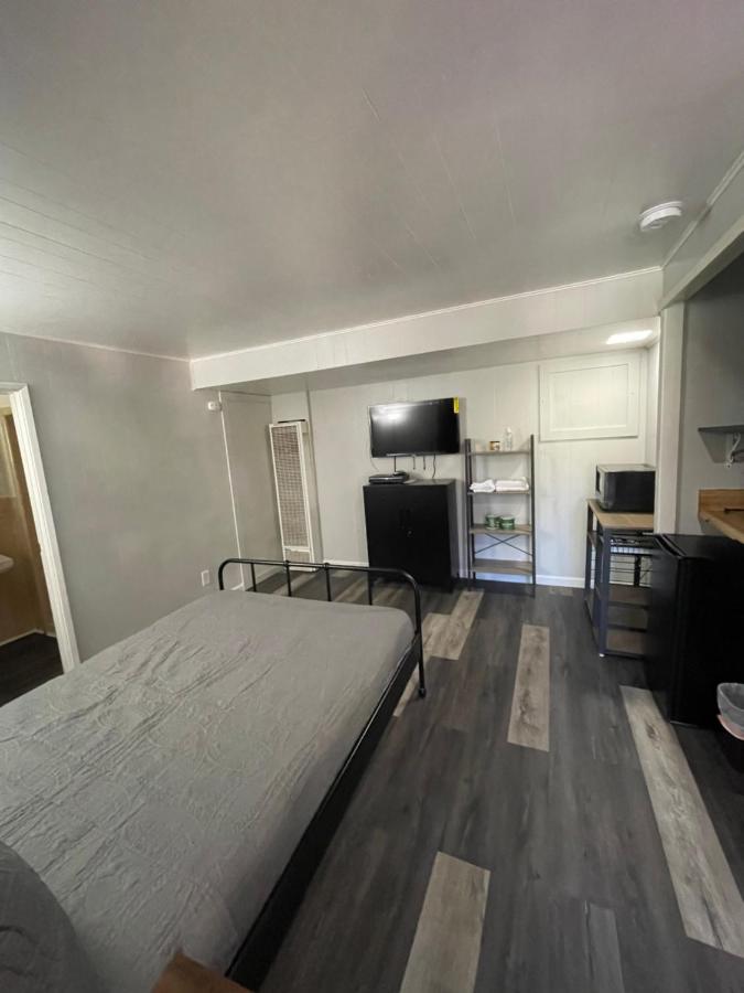 Sherwood Arms Motel — photo 15