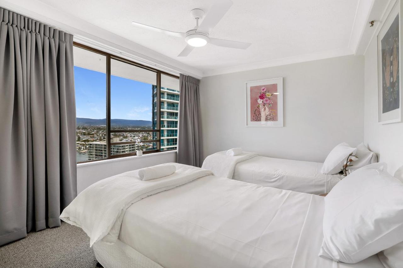 Surfers Century Oceanside Apartments photo