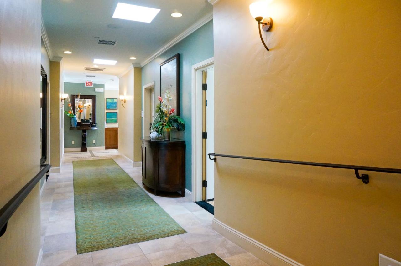 Blue Dolphin Inn — photo 12