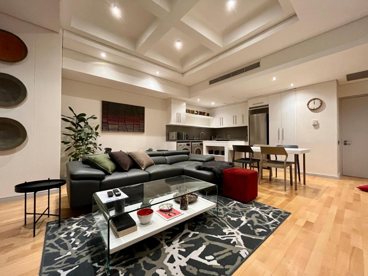 #1202 Cartwright - Bold & Stylish