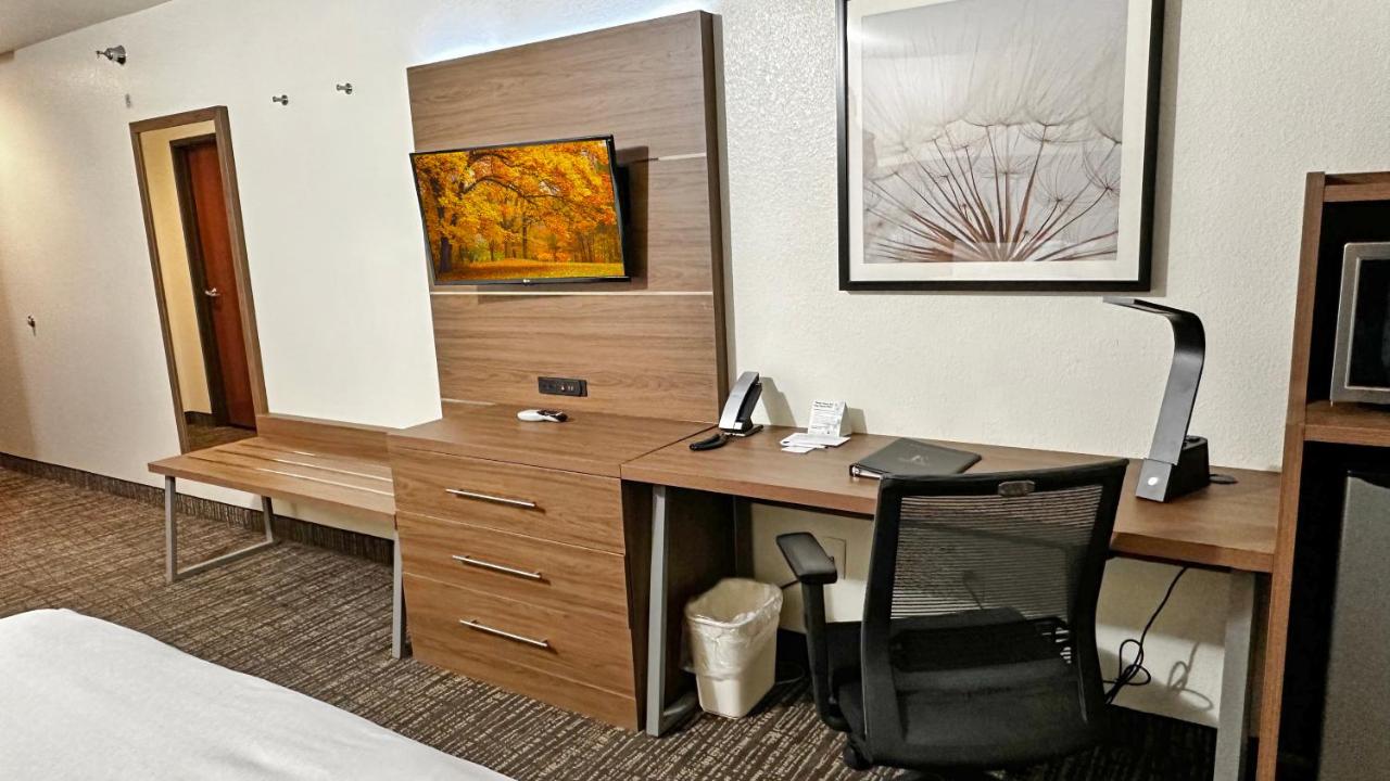 Estherville Hotel & Suites — photo 12