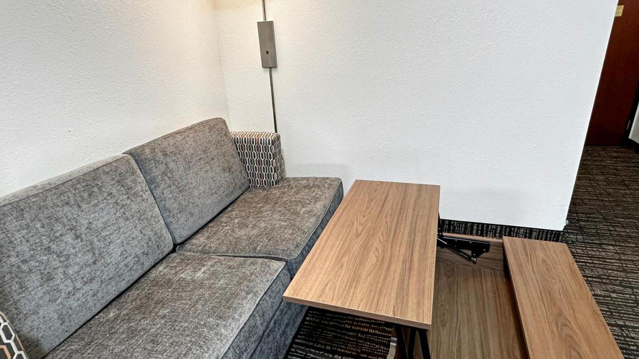 Estherville Hotel & Suites — photo 14