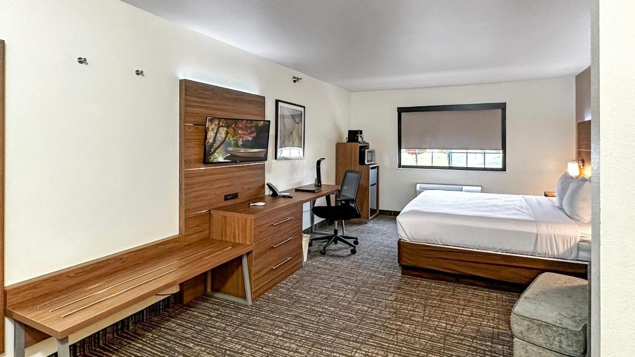 Estherville Hotel & Suites — photo 13