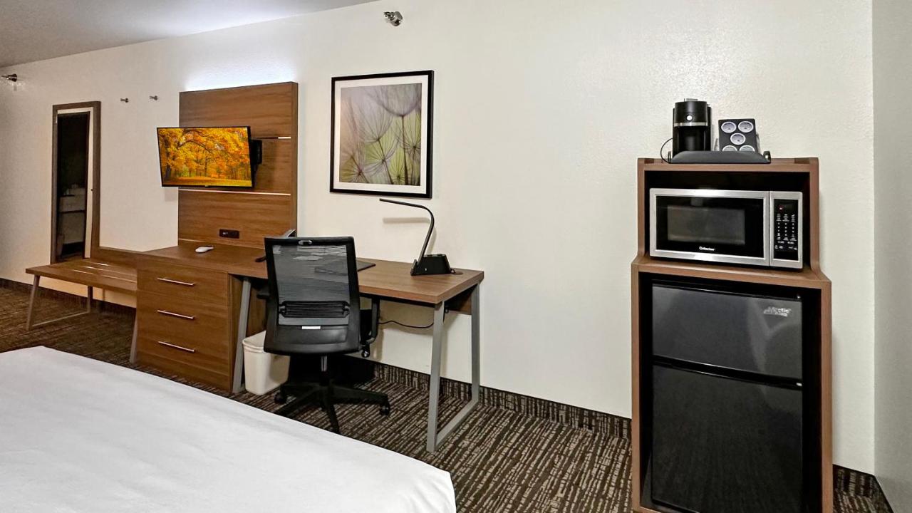 Estherville Hotel & Suites — photo 15