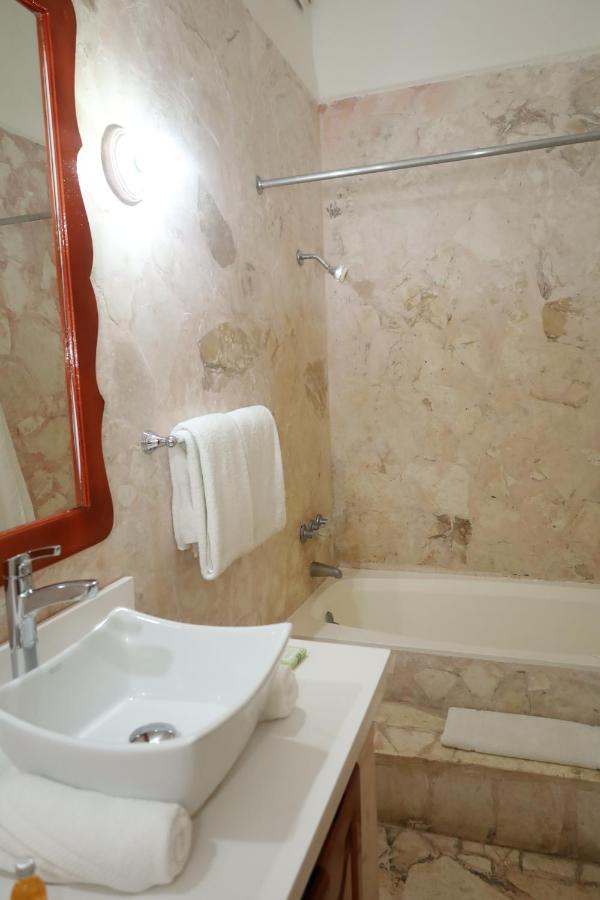 Jamaica Palace Hotel - 3