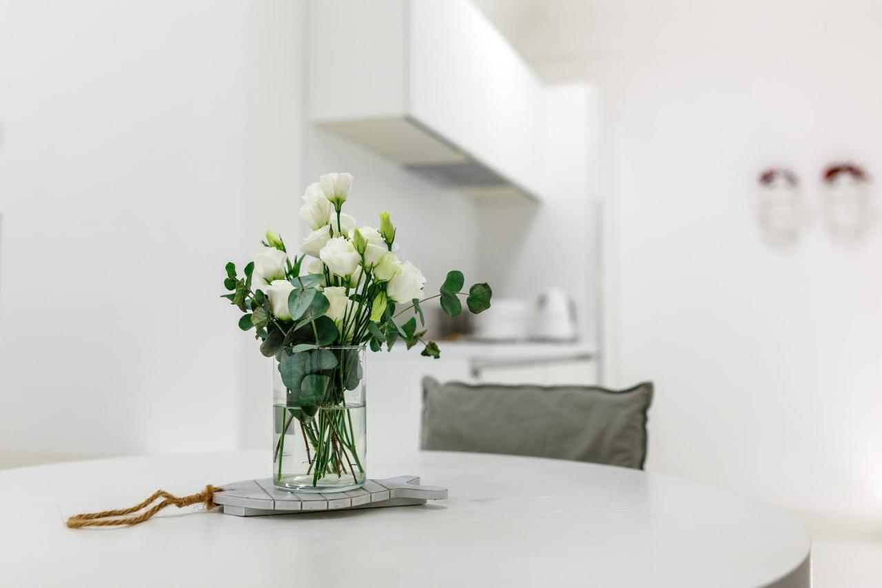 White Stylish Apartment 3 photo