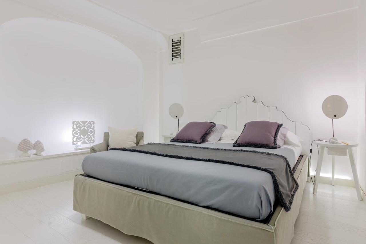 White Stylish Apartment 3 photo