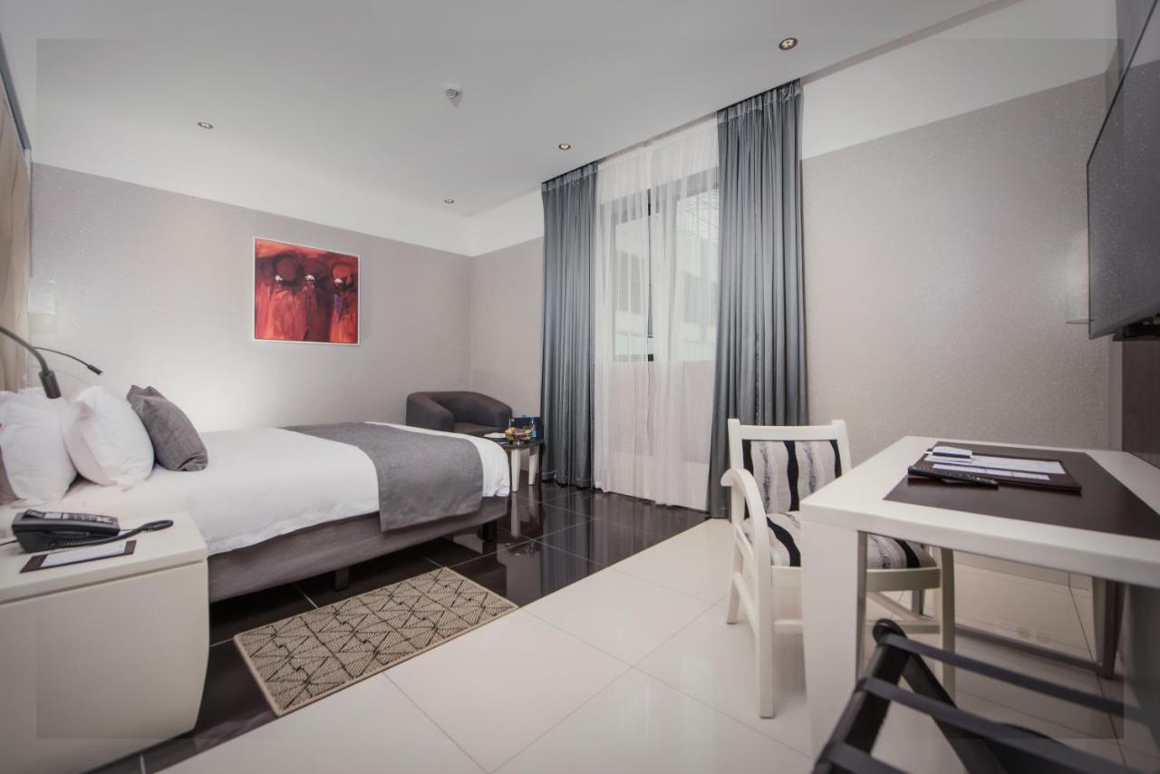 Krystal Palace Douala photo