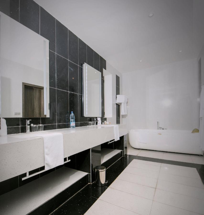 Krystal Palace Douala photo