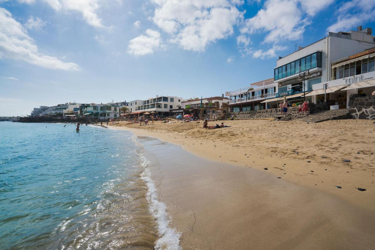 Beach: La casita del puerto