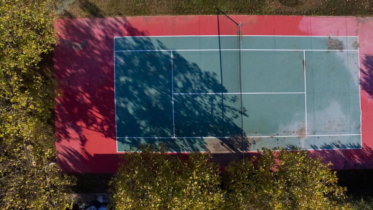 Tennis court: Nefeli Hotel