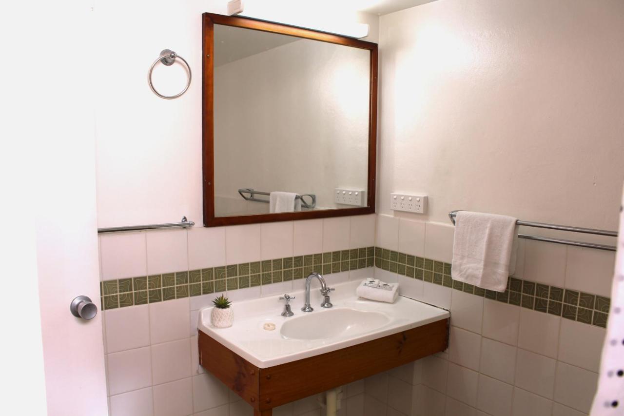 Camden Motor Inn photo